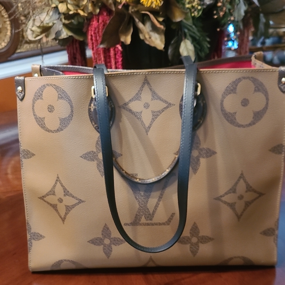 Louis Vuitton Monogram Giant On The Go GM Tote/Shoulder Bag - Picture 4 of 9